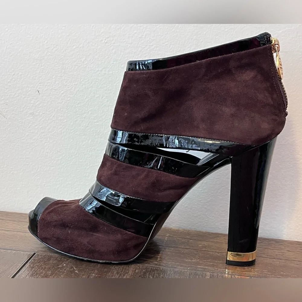 Tory Burch Cut Out Heeled Booties Womens size 10.5